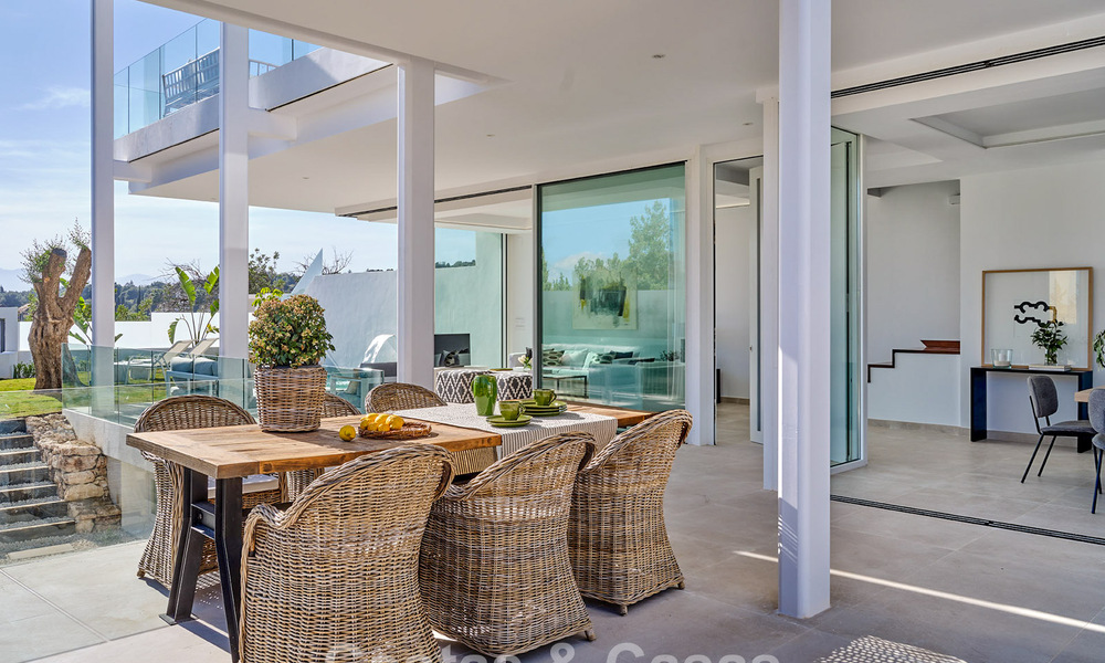 8 sophisticated luxury sea-view villas for sale near Marbella town centre 801653