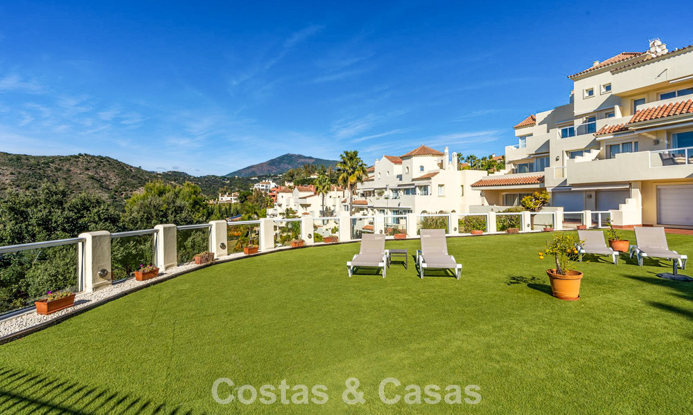Spacious 4-bedroom apartment with panoramic views for sale in the hills of Marbella - Benahavís 801716