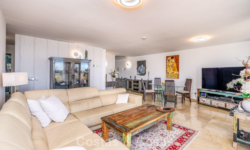 Spacious 4-bedroom apartment with panoramic views for sale in the hills of Marbella - Benahavís 801720