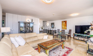 Spacious 4-bedroom apartment with panoramic views for sale in the hills of Marbella - Benahavís 801720 