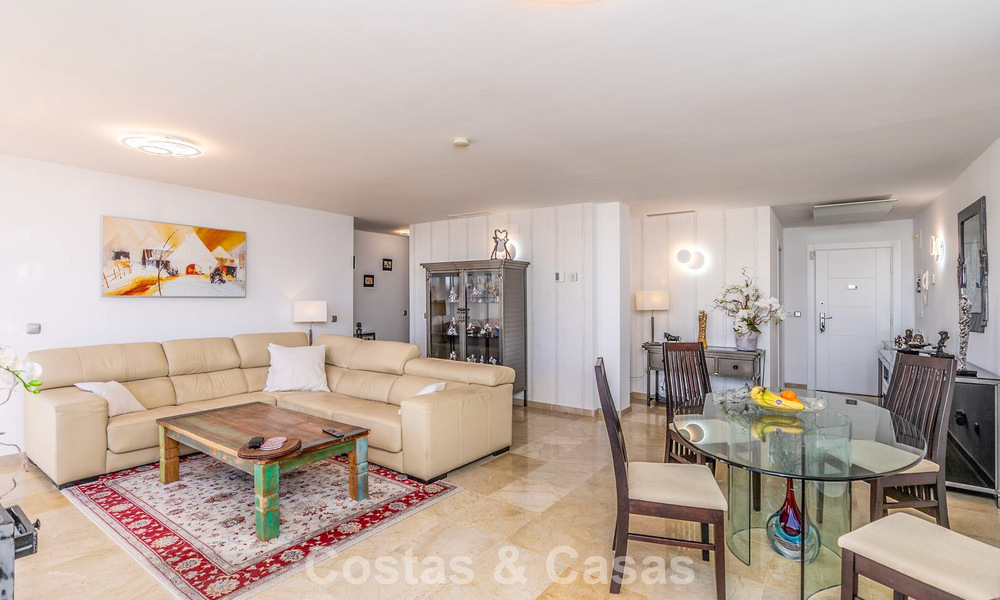 Spacious 4-bedroom apartment with panoramic views for sale in the hills of Marbella - Benahavís 801722