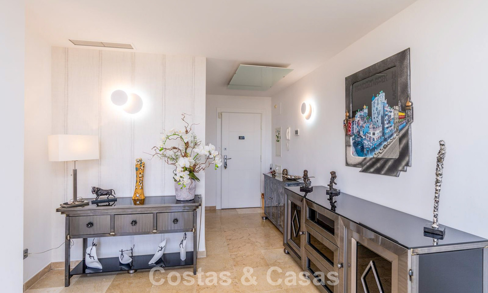 Spacious 4-bedroom apartment with panoramic views for sale in the hills of Marbella - Benahavís 801724