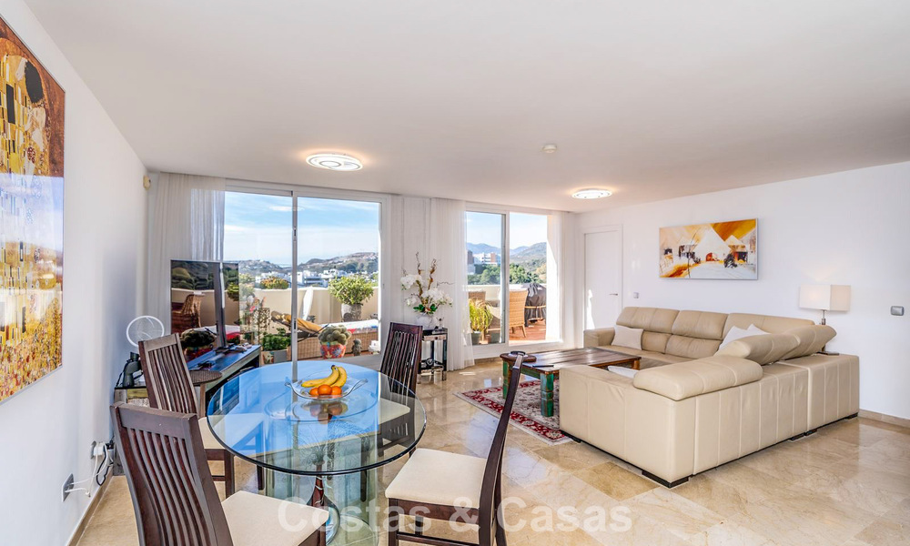 Spacious 4-bedroom apartment with panoramic views for sale in the hills of Marbella - Benahavís 801725