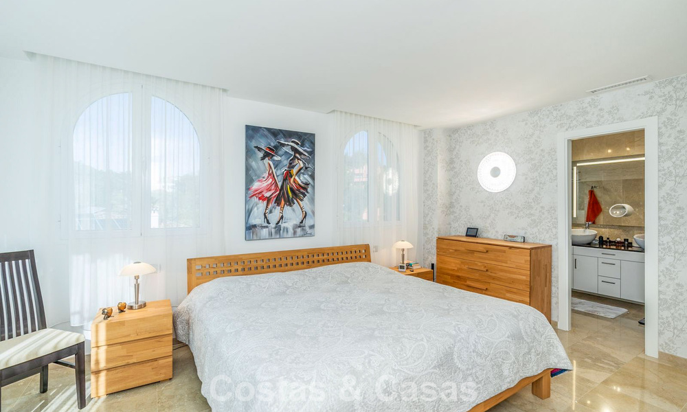 Spacious 4-bedroom apartment with panoramic views for sale in the hills of Marbella - Benahavís 801726