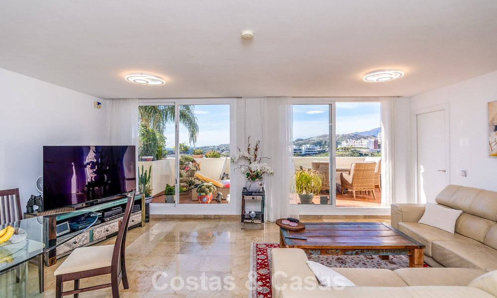 Spacious 4-bedroom apartment with panoramic views for sale in the hills of Marbella - Benahavís 801727