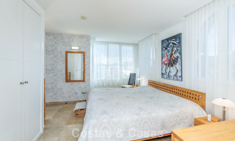 Spacious 4-bedroom apartment with panoramic views for sale in the hills of Marbella - Benahavís 801729