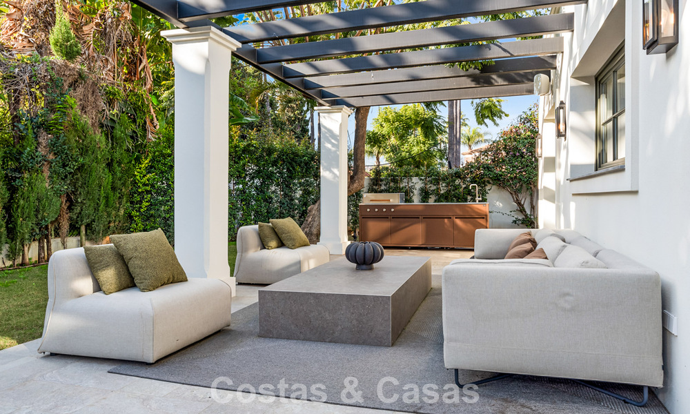 Elegant villa with french provençal influences for sale in prestigious Nueva Andalucía, Marbella 801761