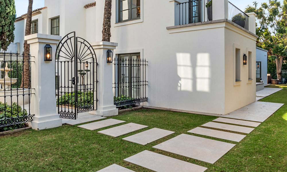 Elegant villa with french provençal influences for sale in prestigious Nueva Andalucía, Marbella 801763