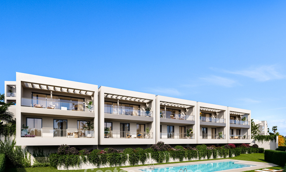 Modern semi-detached villa for sale within walking distance of the beach in Elviria, Marbella 801843