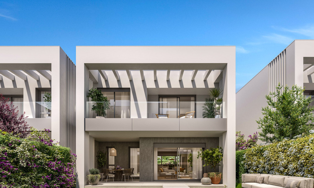 Modern semi-detached villa for sale within walking distance of the beach in Elviria, Marbella 801845