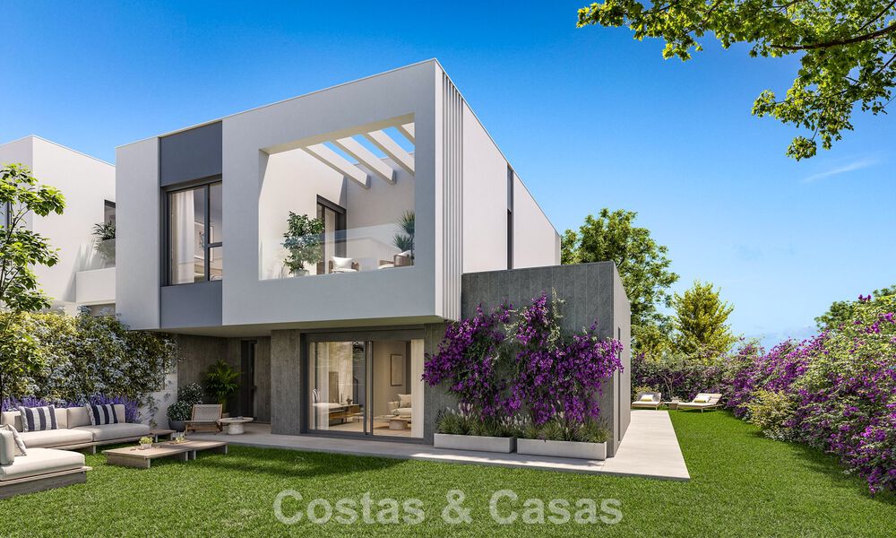 Modern semi-detached villa for sale within walking distance of the beach in Elviria, Marbella 801846