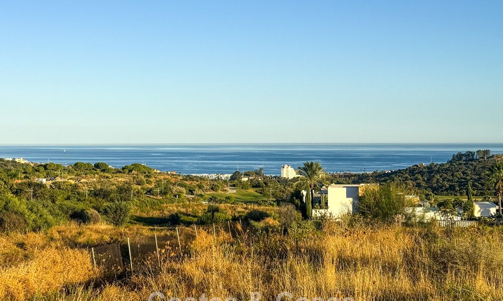 Brand-new newly built villa for sale just minutes from the beach and all amenities in Estepona town centre 801854