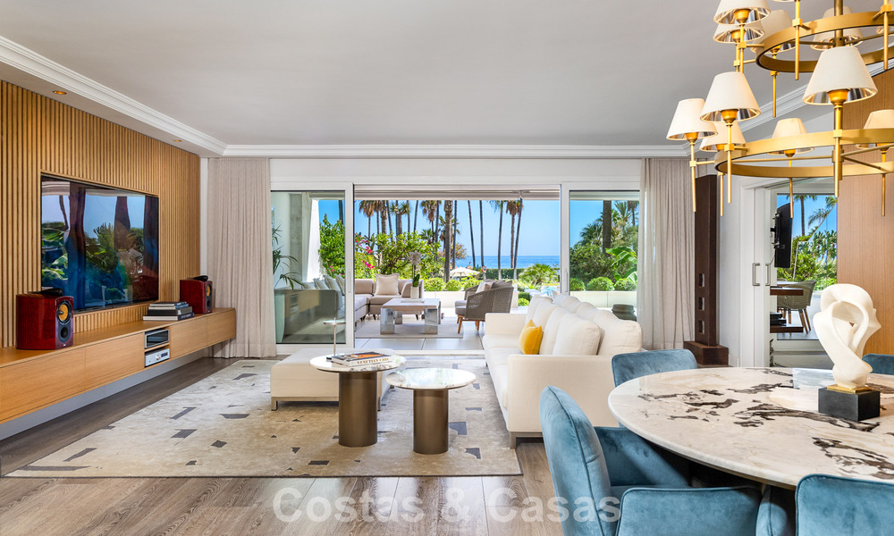 Luxury apartment with private garden and sea view for sale in Los Granados, a prestigious beachfront complex in Puerto Banús, Marbella 801893