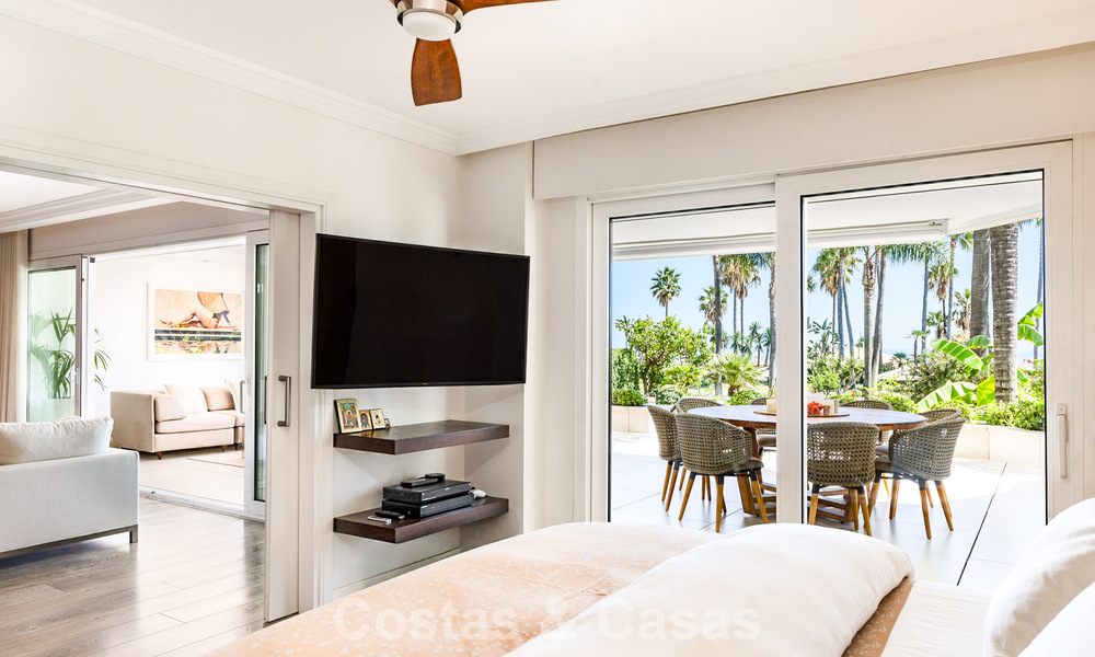 Luxury apartment with private garden and sea view for sale in Los Granados, a prestigious beachfront complex in Puerto Banús, Marbella 801897