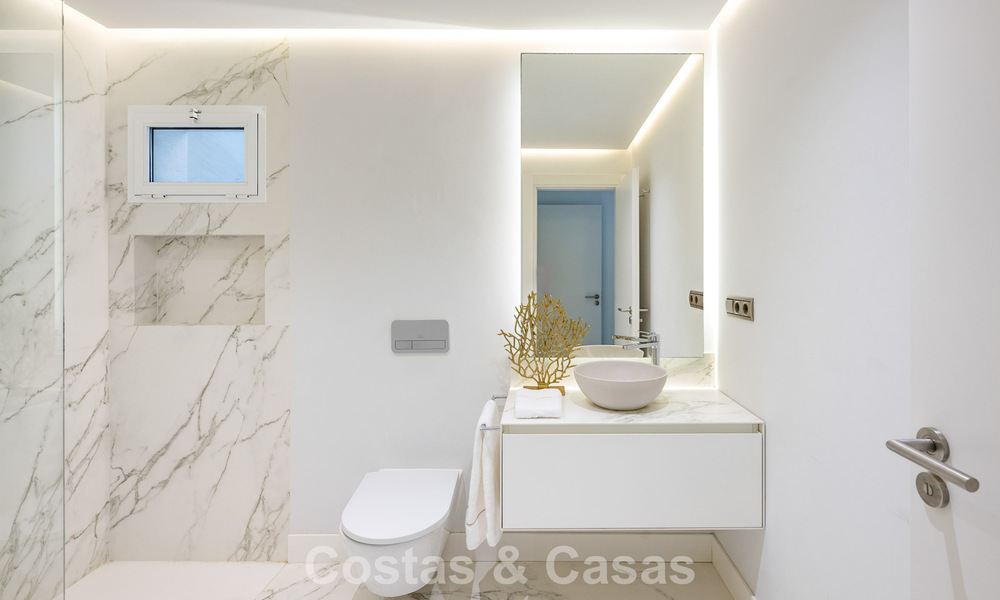 Luxury apartment with private garden and sea view for sale in Los Granados, a prestigious beachfront complex in Puerto Banús, Marbella 801904