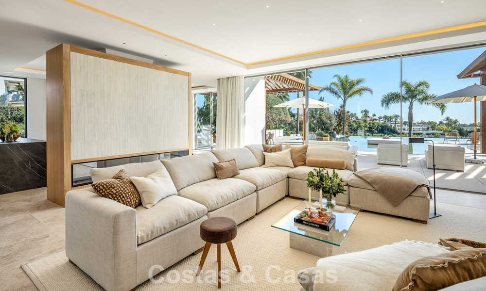 Contemporary mediterranean luxury villa for sale, frontline golf in a prestigious golf community of Nueva Andalucía, Marbella 801917