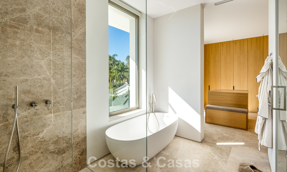 Contemporary mediterranean luxury villa for sale, frontline golf in a prestigious golf community of Nueva Andalucía, Marbella 801919