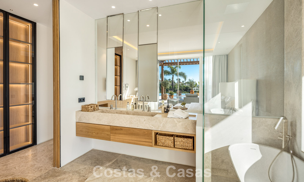 Contemporary mediterranean luxury villa for sale, frontline golf in a prestigious golf community of Nueva Andalucía, Marbella 801920