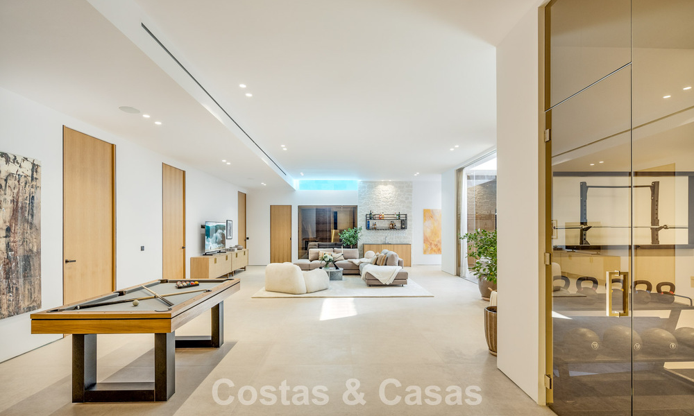 Contemporary mediterranean luxury villa for sale, frontline golf in a prestigious golf community of Nueva Andalucía, Marbella 801926