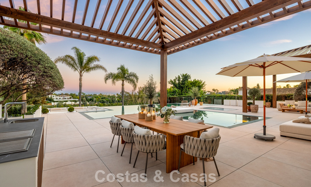 Contemporary mediterranean luxury villa for sale, frontline golf in a prestigious golf community of Nueva Andalucía, Marbella 801934