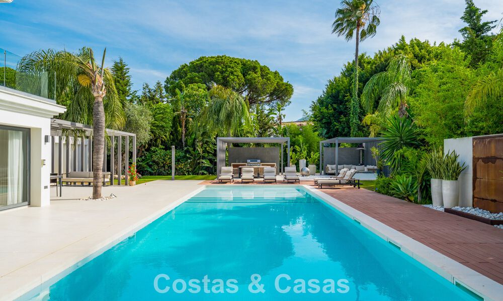 Modern luxury villa with heated swimming pool for sale in Nueva Andalucía's Golf Valley, Marbella 801957