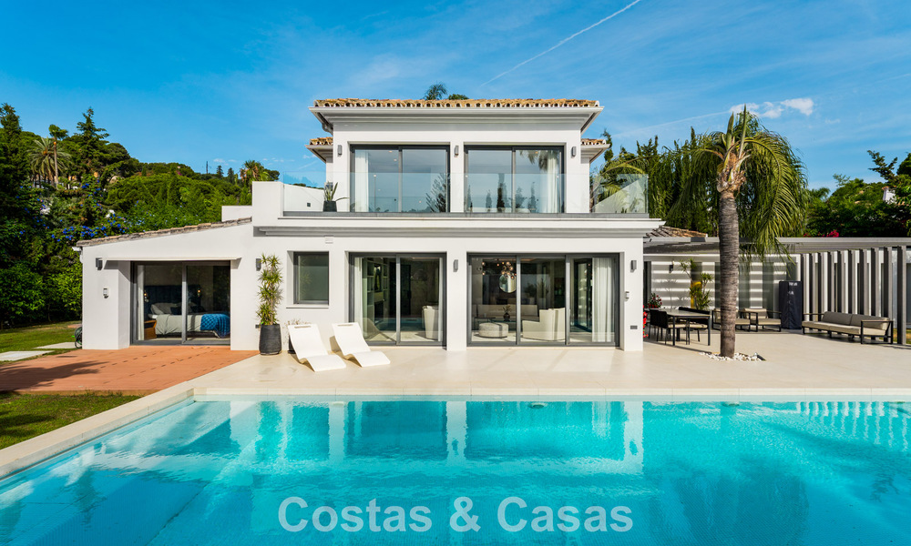 Modern luxury villa with heated swimming pool for sale in Nueva Andalucía's Golf Valley, Marbella 801958