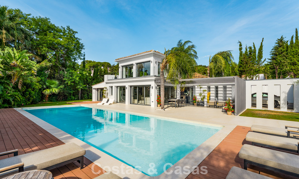 Modern luxury villa with heated swimming pool for sale in Nueva Andalucía's Golf Valley, Marbella 801960