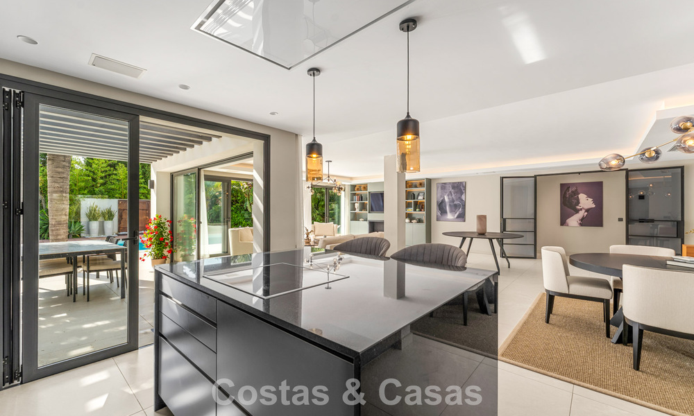 Modern luxury villa with heated swimming pool for sale in Nueva Andalucía's Golf Valley, Marbella 801962