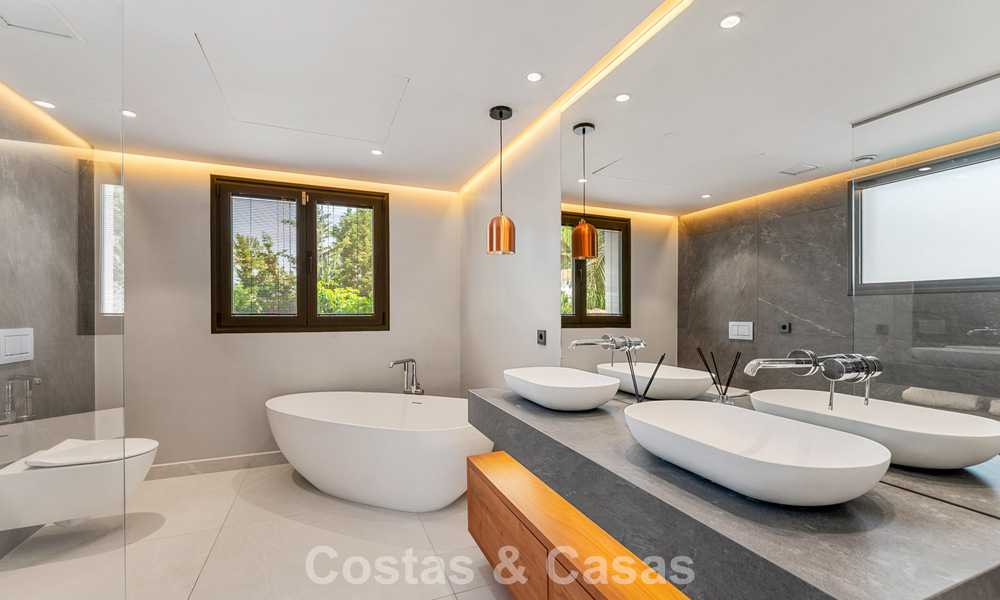 Modern luxury villa with heated swimming pool for sale in Nueva Andalucía's Golf Valley, Marbella 801988