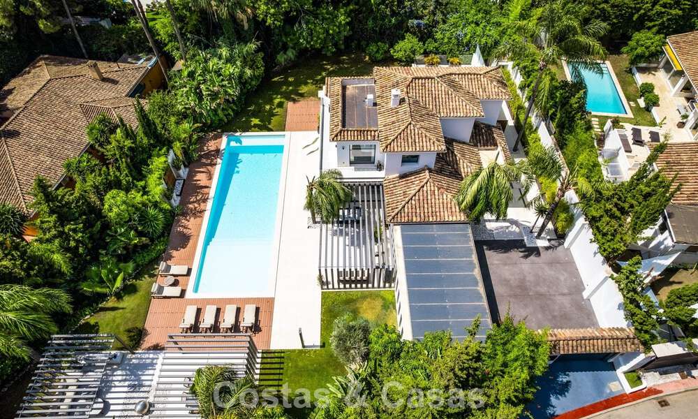Modern luxury villa with heated swimming pool for sale in Nueva Andalucía's Golf Valley, Marbella 801999
