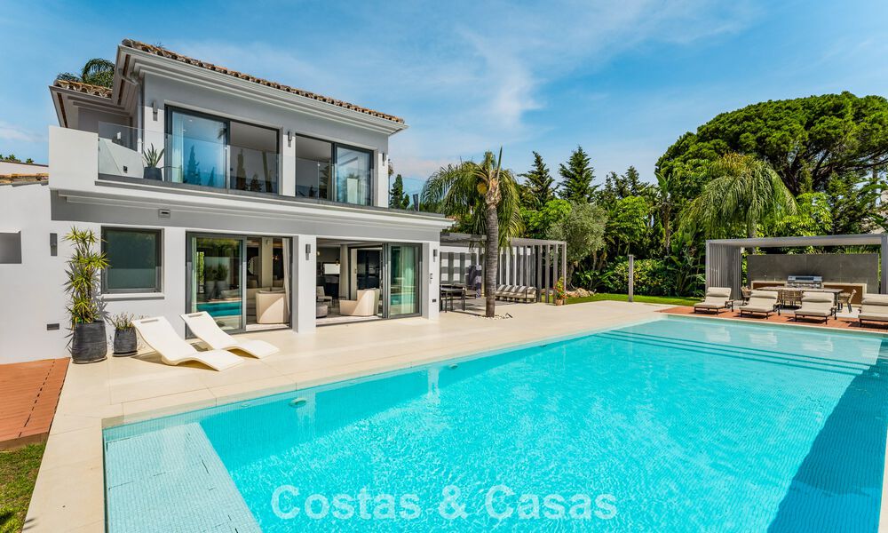 Modern luxury villa with heated swimming pool for sale in Nueva Andalucía's Golf Valley, Marbella 802005