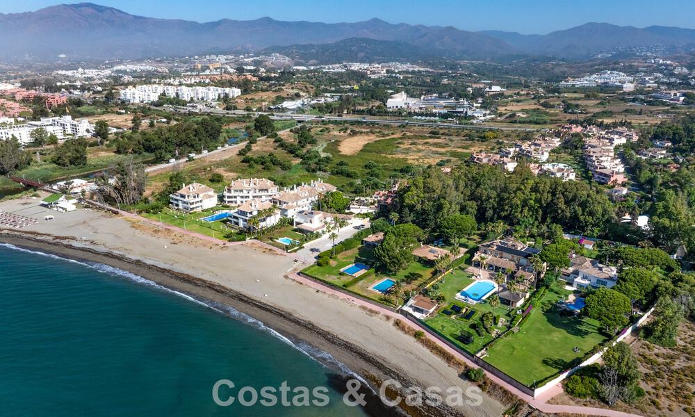 Beachfront renovation villa with exceptional potential for sale on the new golden mile between Marbella and Estepona 802010