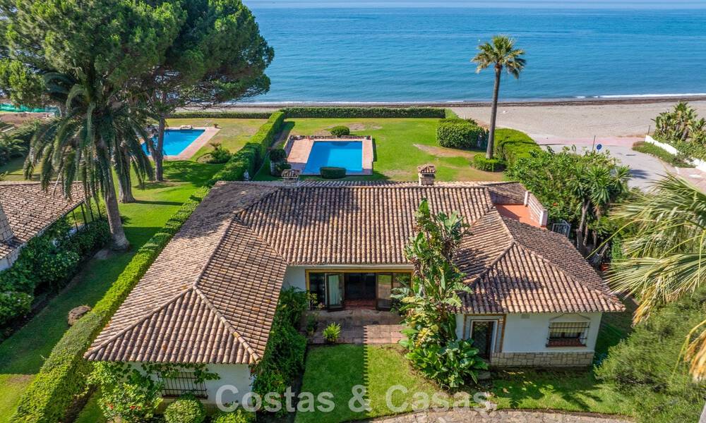 Beachfront renovation villa with exceptional potential for sale on the new golden mile between Marbella and Estepona 802011