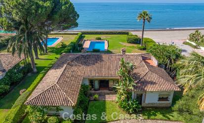 Beachfront renovation villa with exceptional potential for sale on the new golden mile between Marbella and Estepona 802011