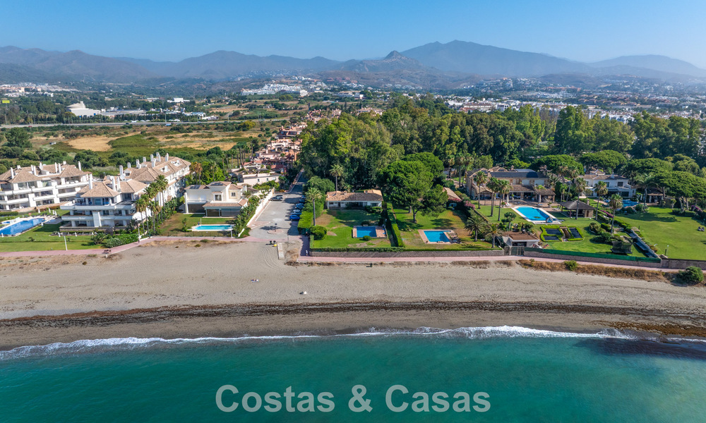 Beachfront renovation villa with exceptional potential for sale on the new golden mile between Marbella and Estepona 802012