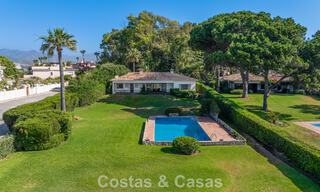 Beachfront renovation villa with exceptional potential for sale on the new golden mile between Marbella and Estepona 802015 