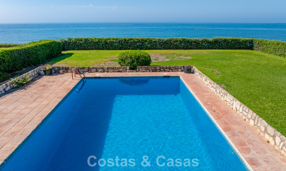 Beachfront renovation villa with exceptional potential for sale on the new golden mile between Marbella and Estepona 802016