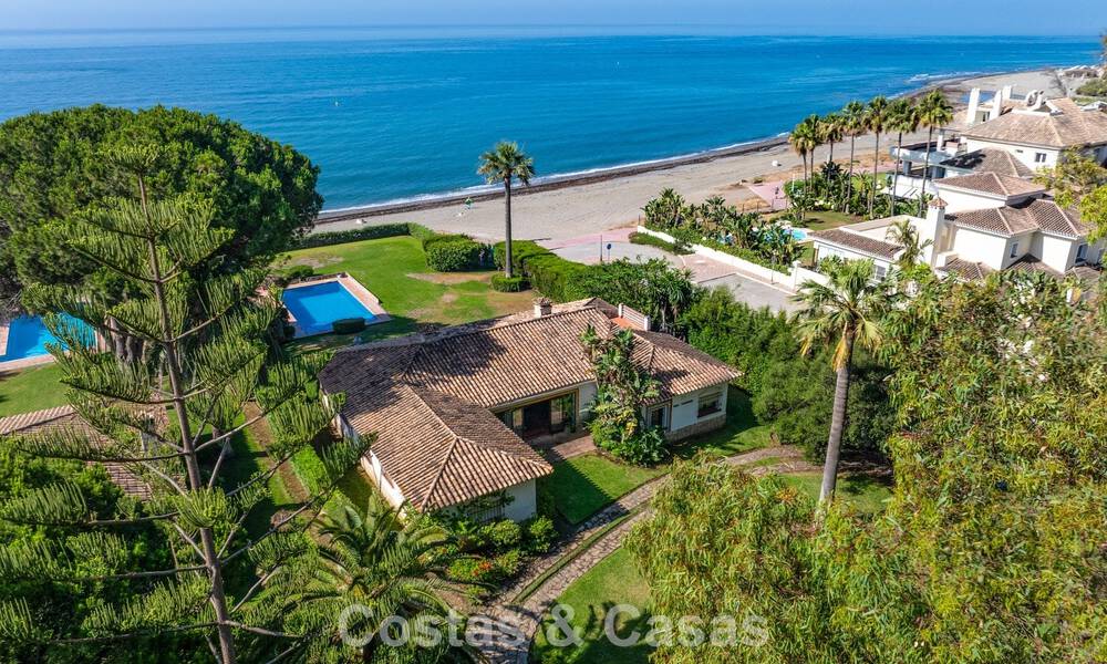 Beachfront renovation villa with exceptional potential for sale on the new golden mile between Marbella and Estepona 802017