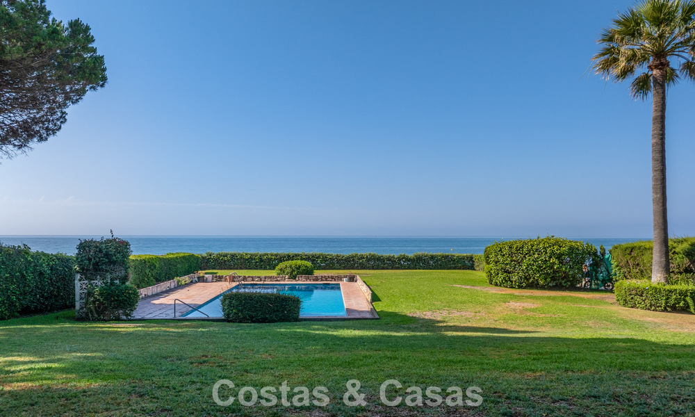 Beachfront renovation villa with exceptional potential for sale on the new golden mile between Marbella and Estepona 802018