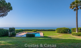 Beachfront renovation villa with exceptional potential for sale on the new golden mile between Marbella and Estepona 802018 