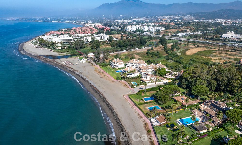 Beachfront renovation villa with exceptional potential for sale on the new golden mile between Marbella and Estepona 802020