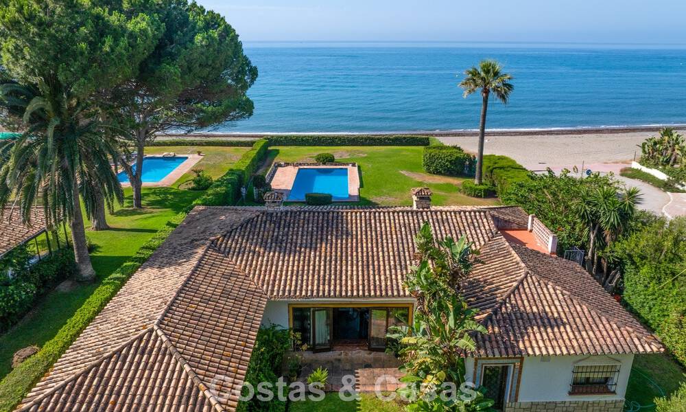 Beachfront renovation villa with exceptional potential for sale on the new golden mile between Marbella and Estepona 802021