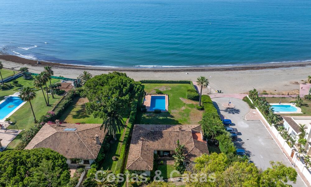 Beachfront renovation villa with exceptional potential for sale on the new golden mile between Marbella and Estepona 802022