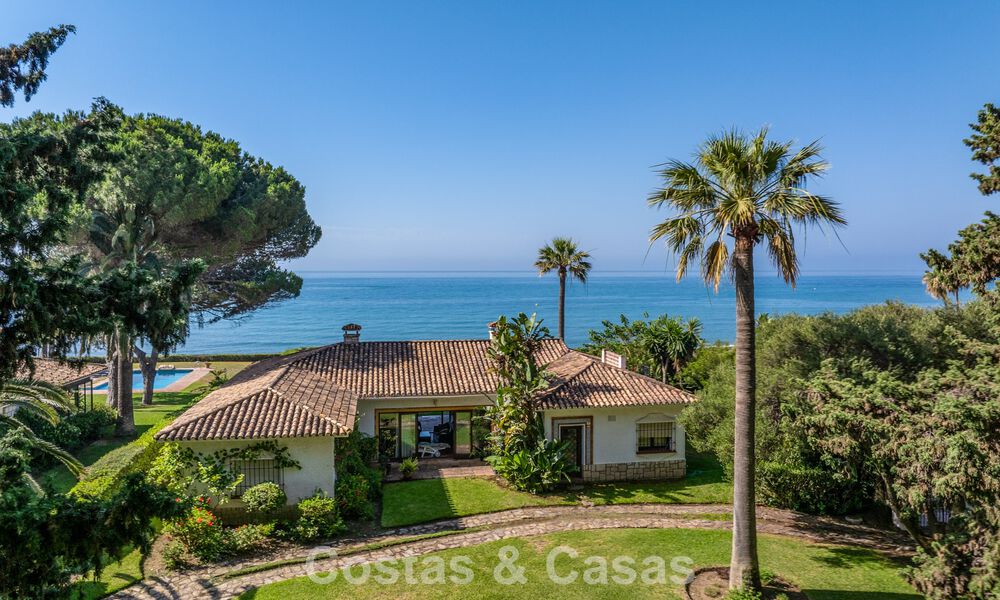 Beachfront renovation villa with exceptional potential for sale on the new golden mile between Marbella and Estepona 802025