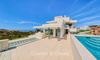 Contemporary new-build apartments with panoramic sea views for sale close to Elviria, East Marbella 802026 