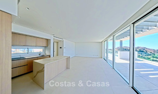 Contemporary new-build apartments with panoramic sea views for sale close to Elviria, East Marbella 802027 