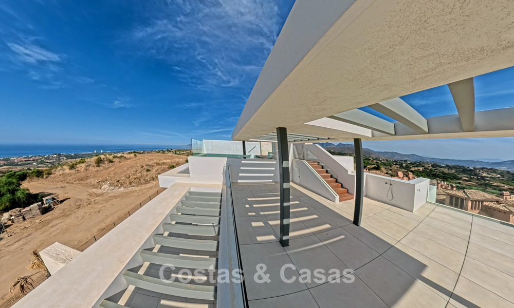 Contemporary new-build apartments with panoramic sea views for sale close to Elviria, East Marbella 802028
