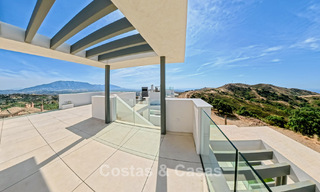 Contemporary new-build apartments with panoramic sea views for sale close to Elviria, East Marbella 802030 
