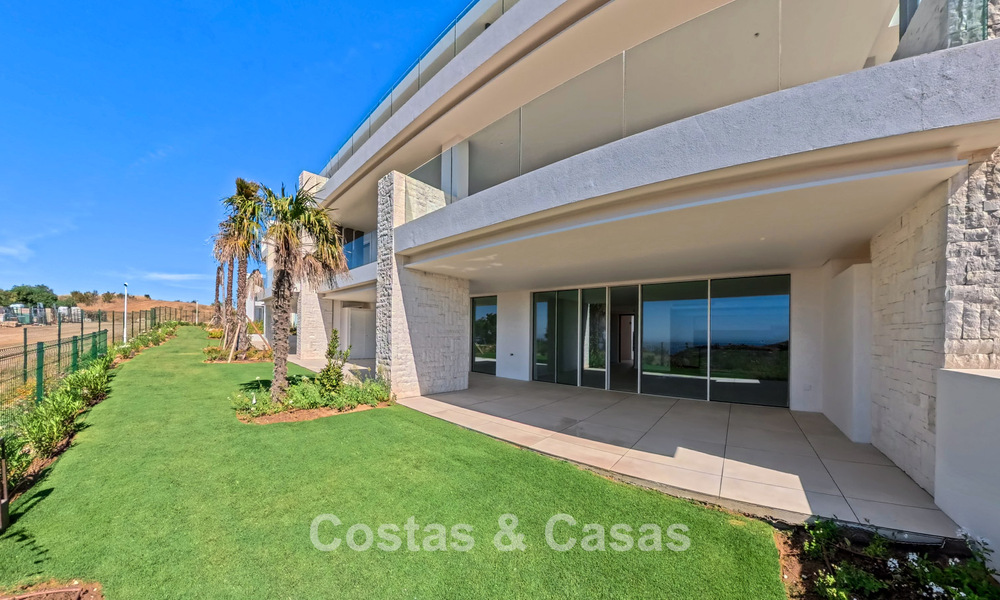 Contemporary new-build apartments with panoramic sea views for sale close to Elviria, East Marbella 802032