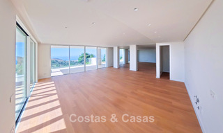 Contemporary new-build apartments with panoramic sea views for sale close to Elviria, East Marbella 802036 